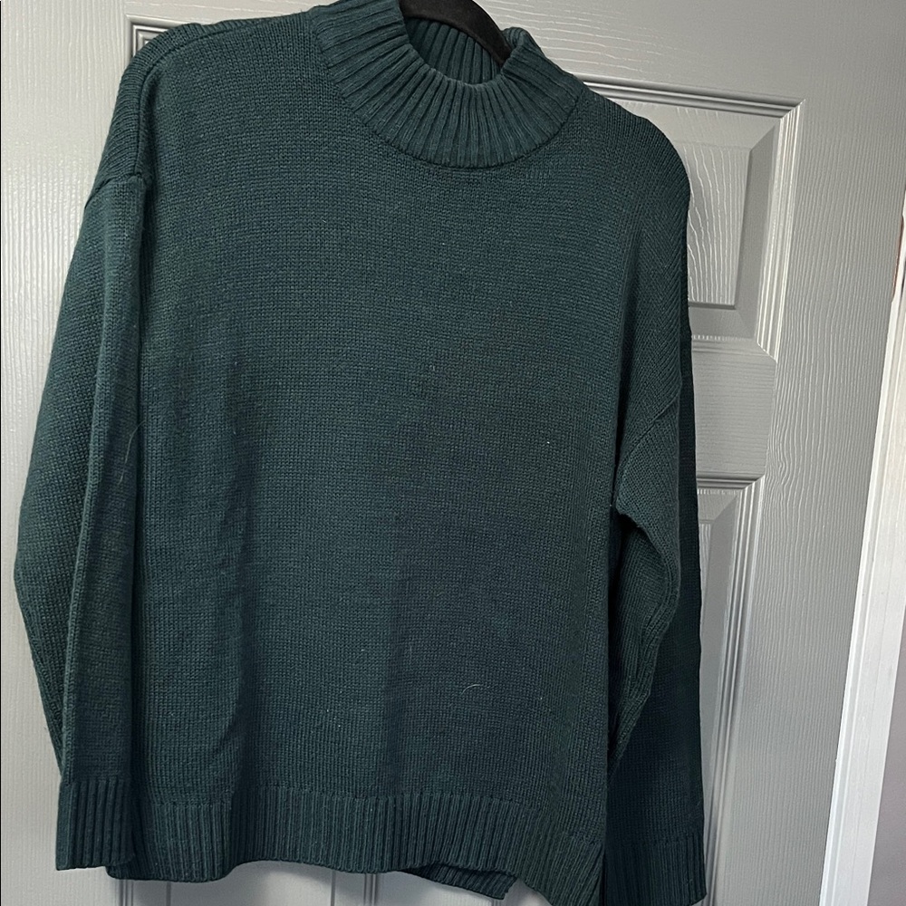 Hunter green women’s large mock Sweater